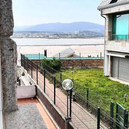 Chalet 4 Dormitorios- 1ª Linea Playa Rapadoira アパート *